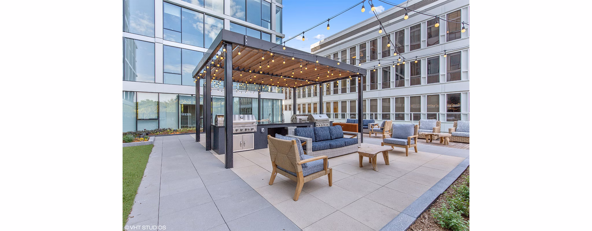 Patio at Albion Oak Park Apartments