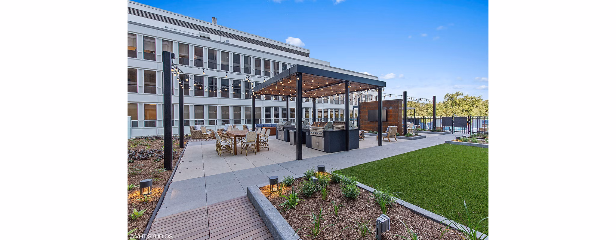 Patio at Albion Oak Park Apartments