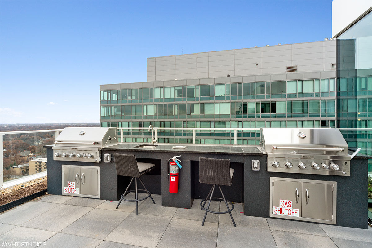 Grill area at Albion Oak Park (3 of 3)