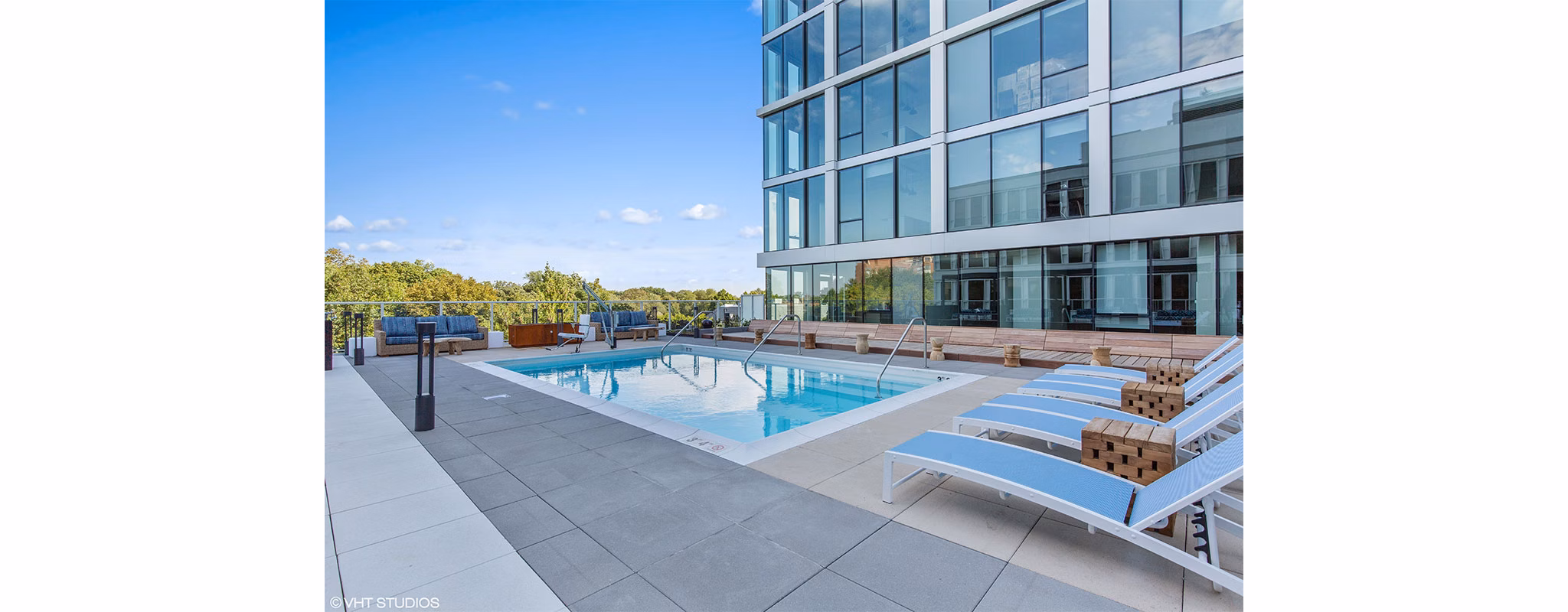 Pool at Albion Oak Park Apartments