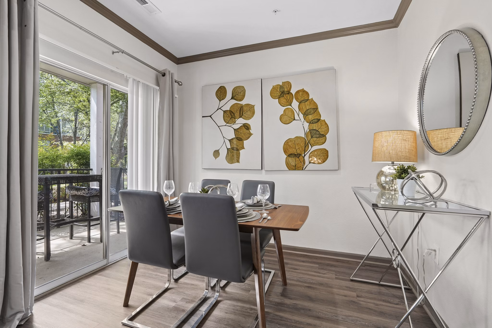 dining room at Presley Oaks Apartments 