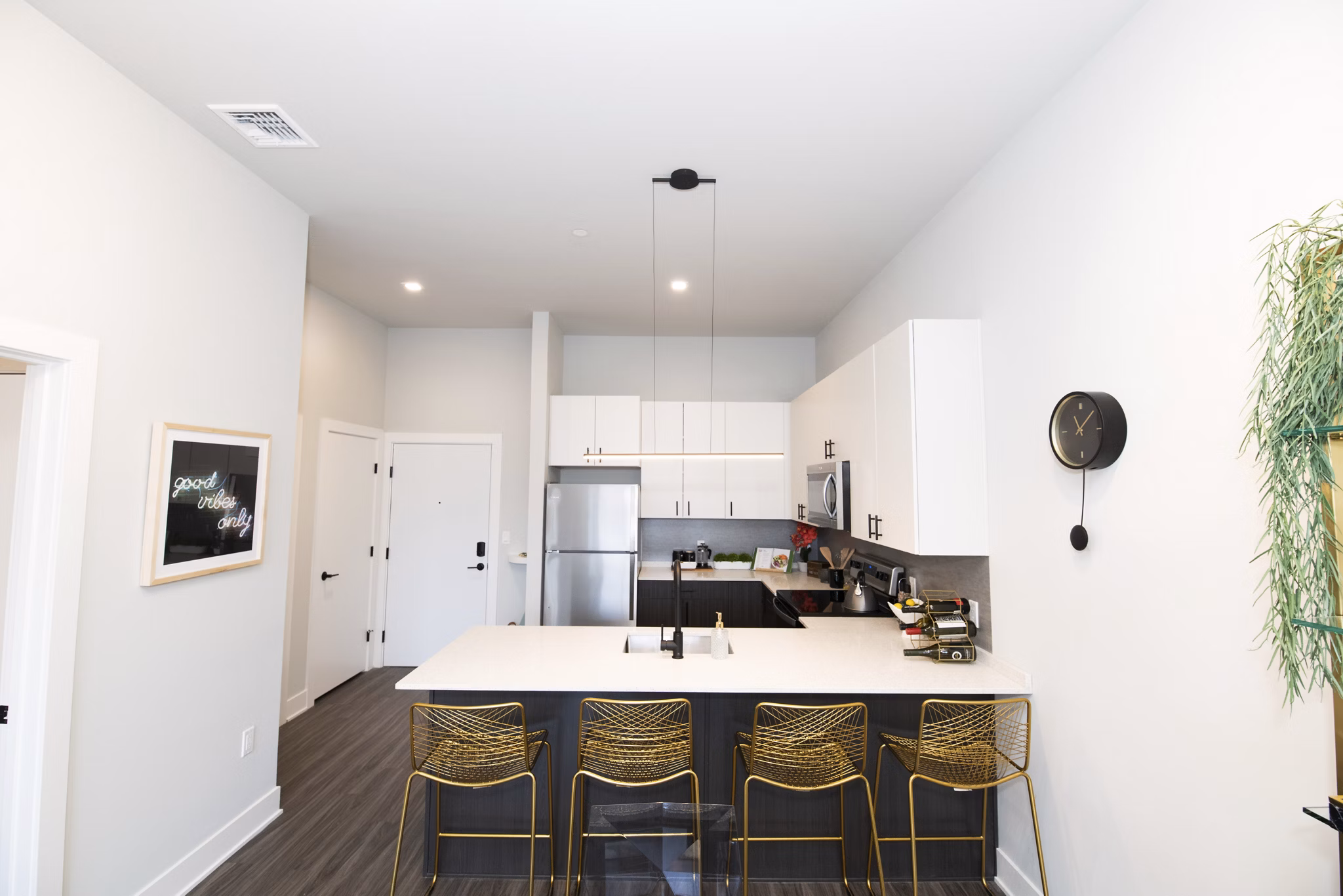 living room at Wyncrest Apartments 