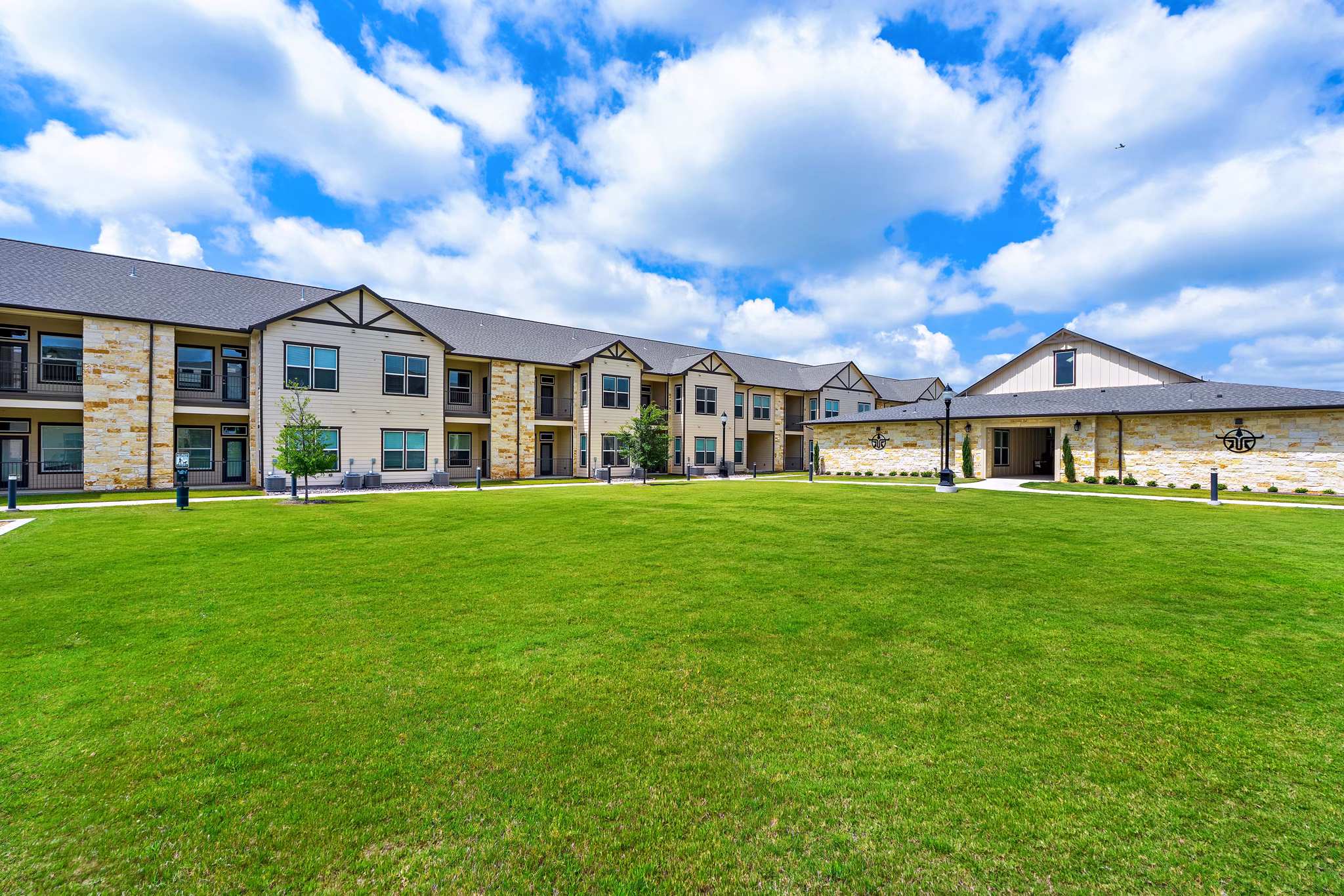 exterior at Retreat at Krum Apartments