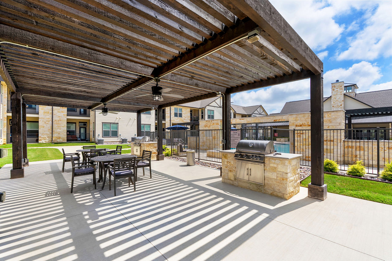 Grill area at Retreat At Krum