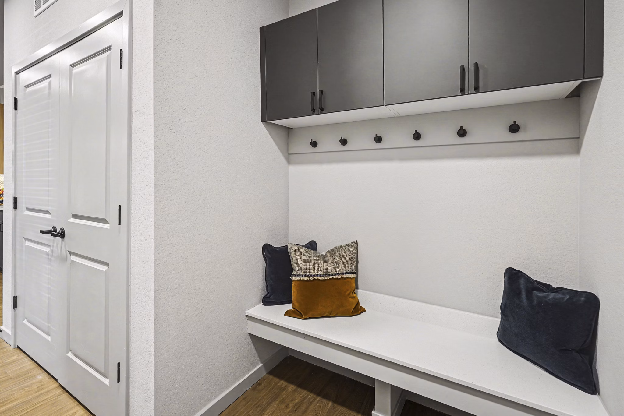 living room at Outlook Horizons Apartments 