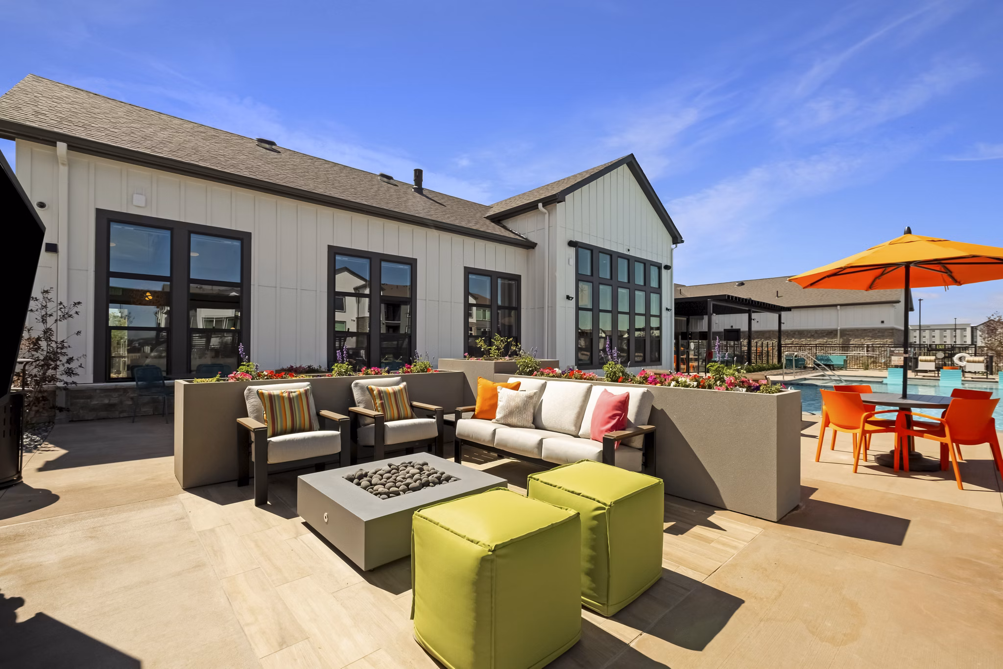grill area at Outlook Horizons Apartments 