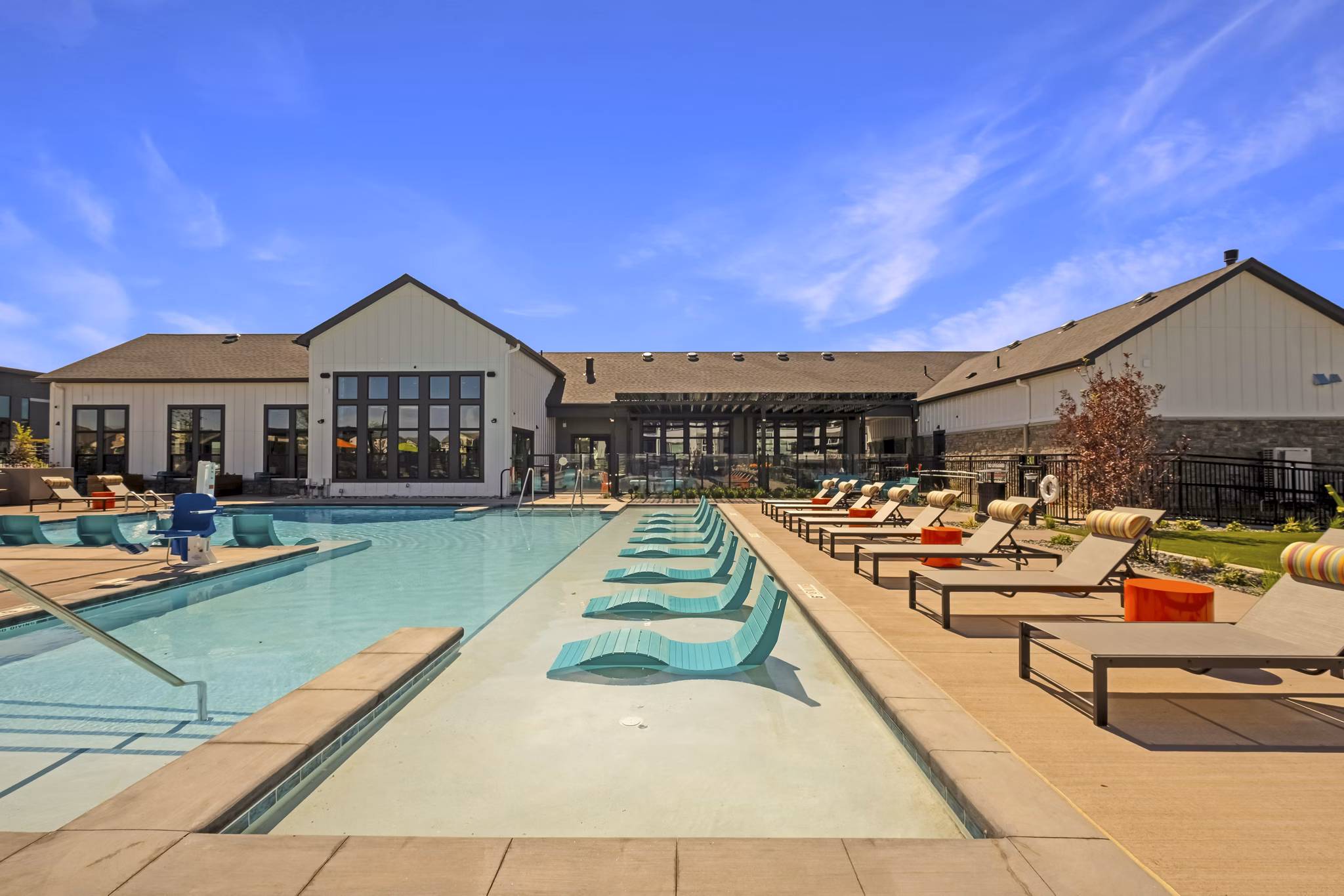 pool at Outlook Horizons Apartments 