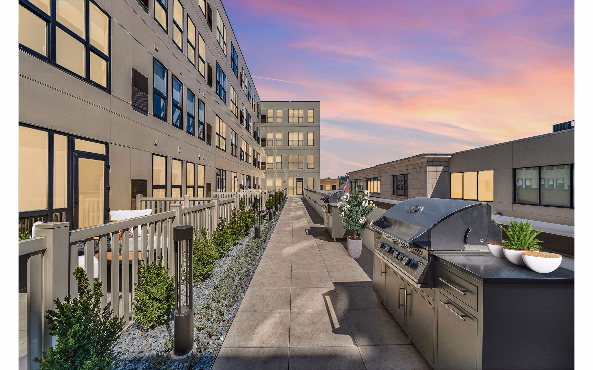 grill area at Albion Highland Park East Apartments