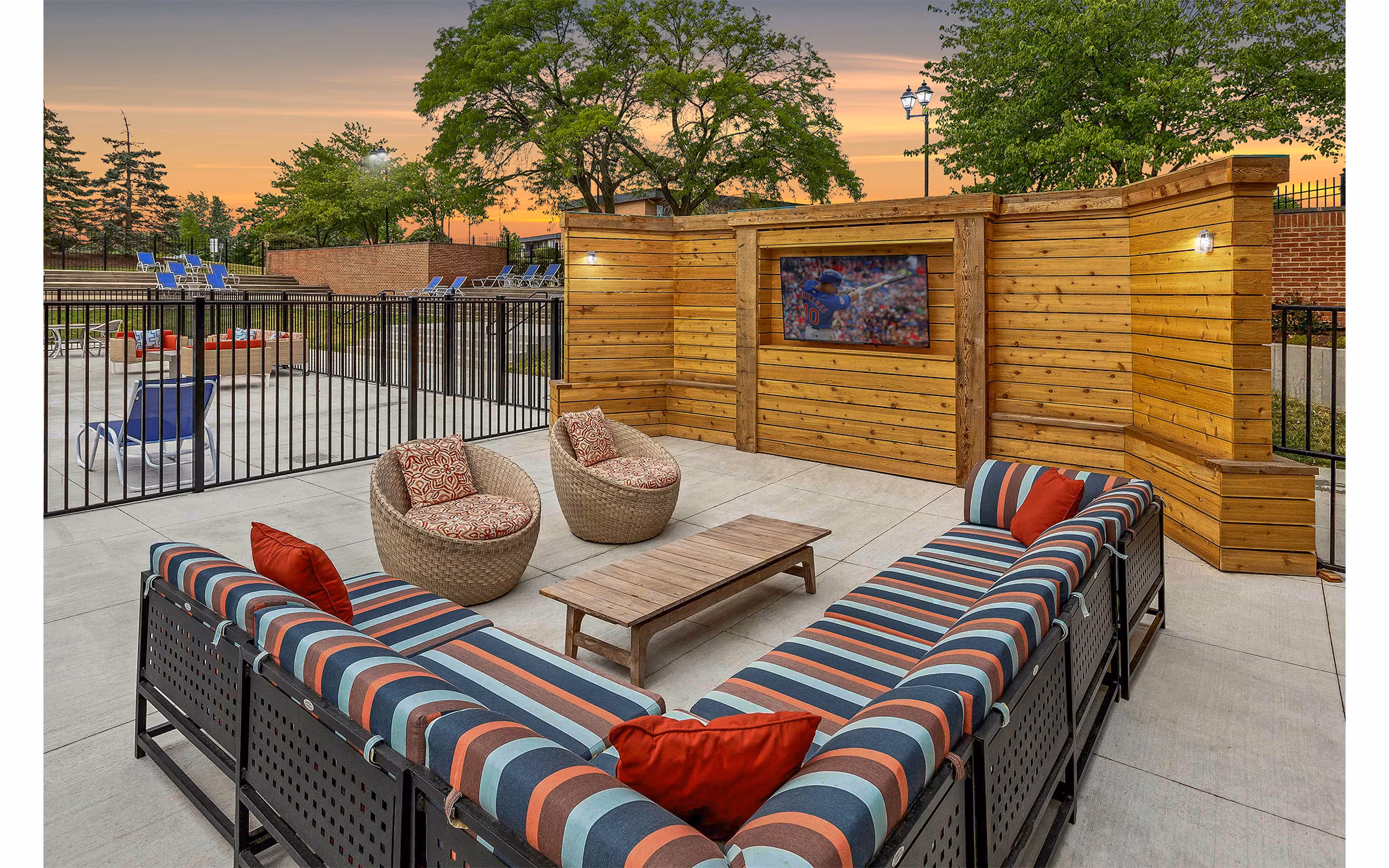 Patio at Albion On Northwest Apartments