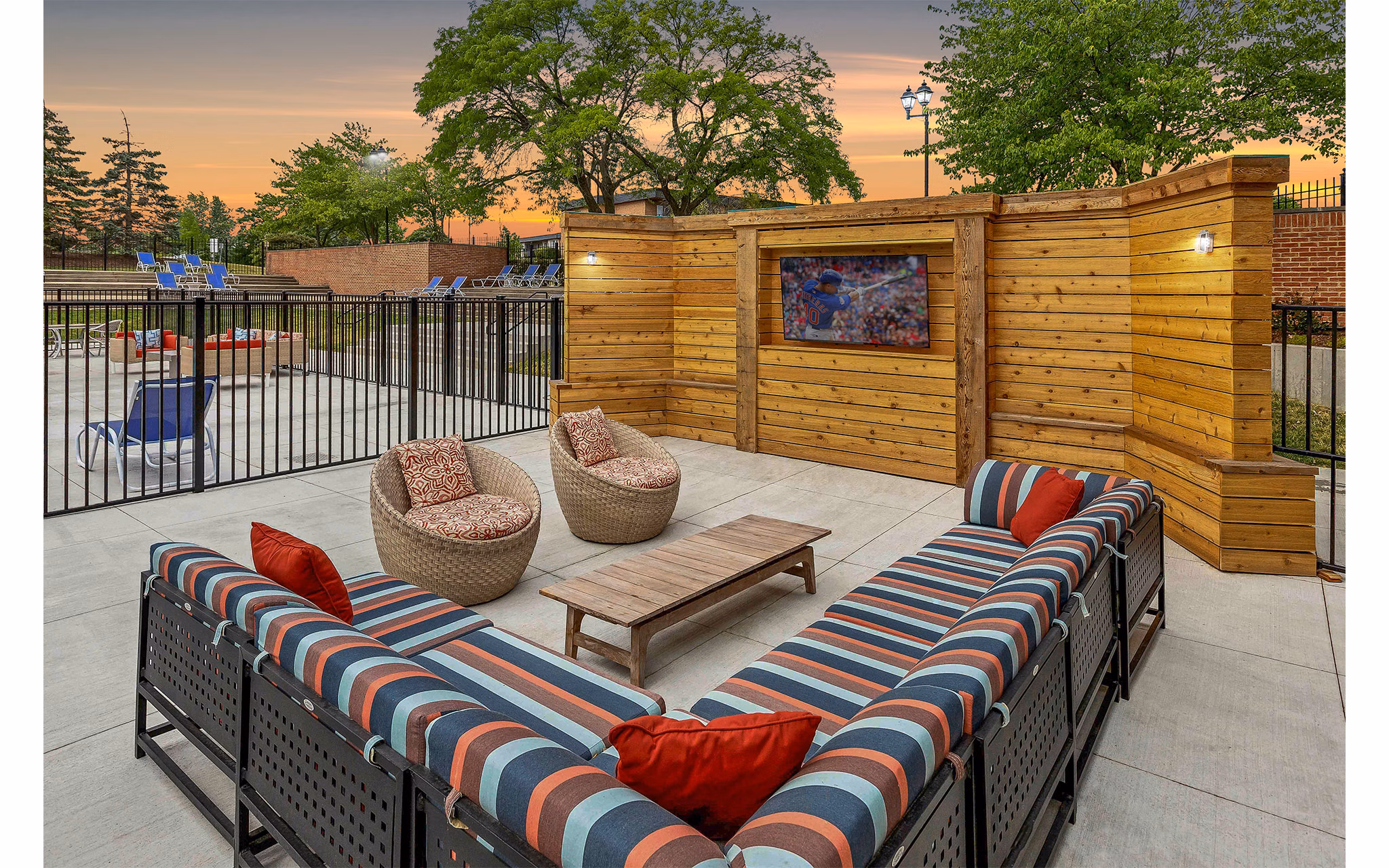 Patio at Albion On Northwest Apartments