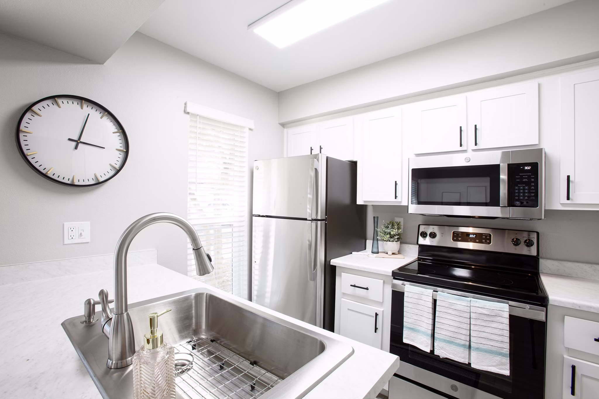 kitchen at Ascent on Peoria Apartments