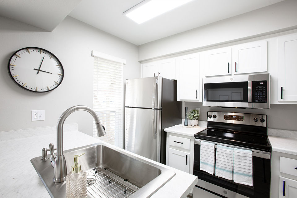 kitchen at Ascent on Peoria Apartments