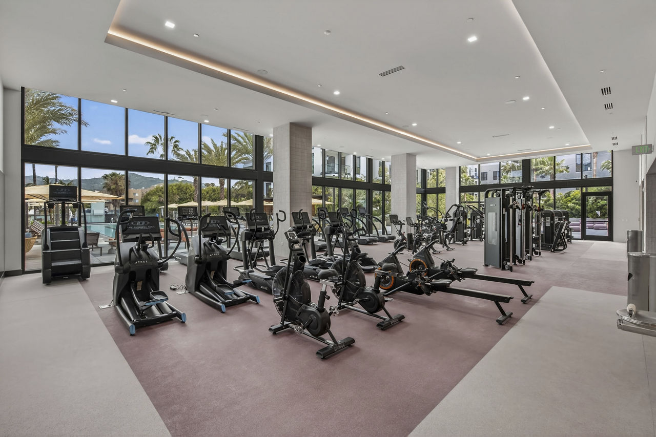 Gym at 5420 Sunset (1 of 4)