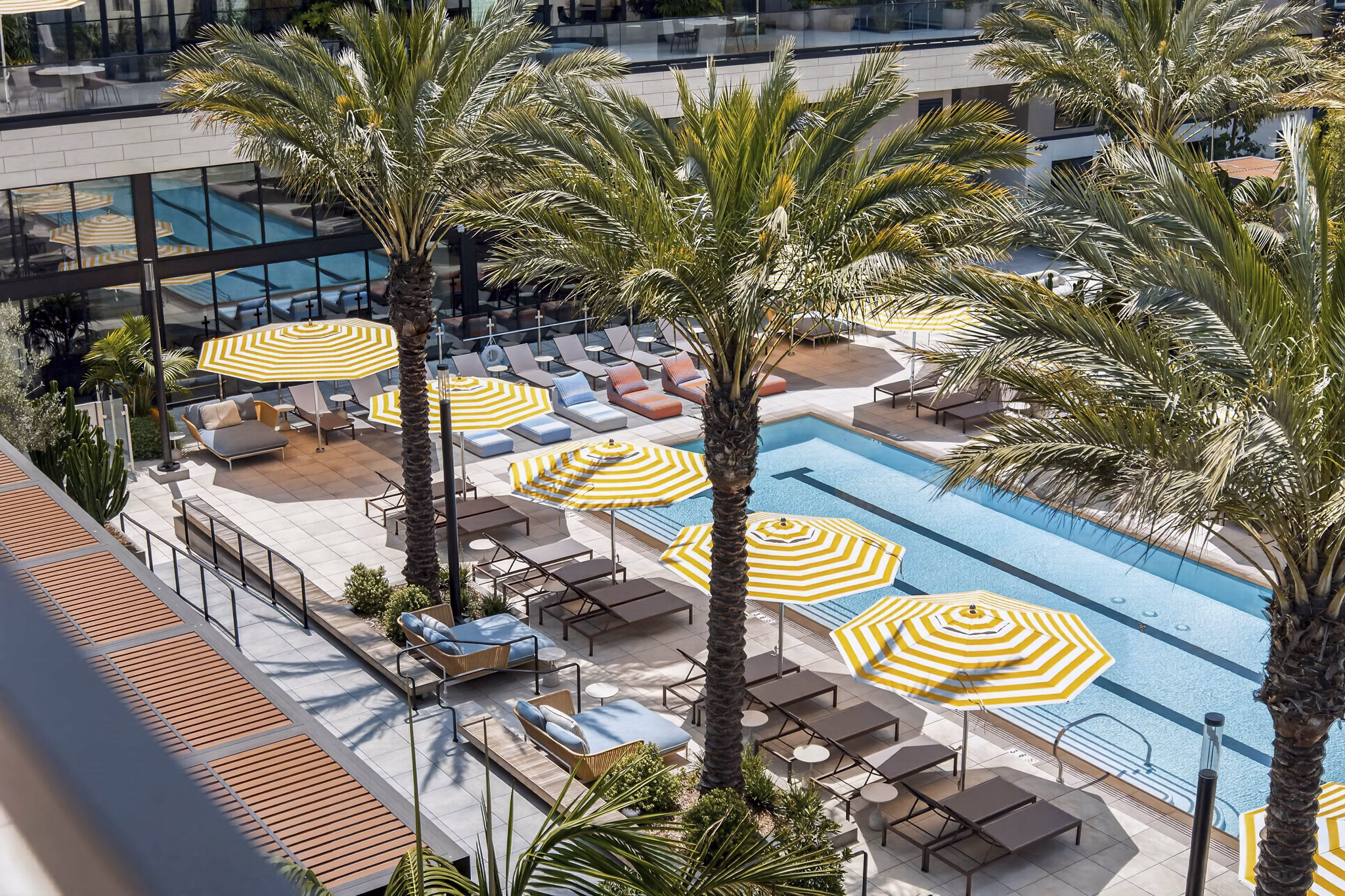 pool at 5420 Sunset Apartments