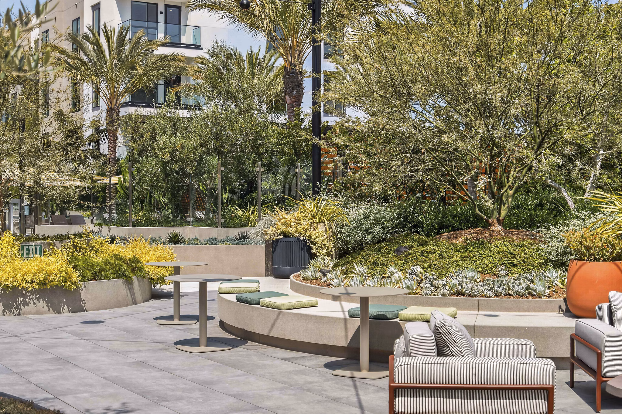 grill area at 5420 Sunset Apartments
