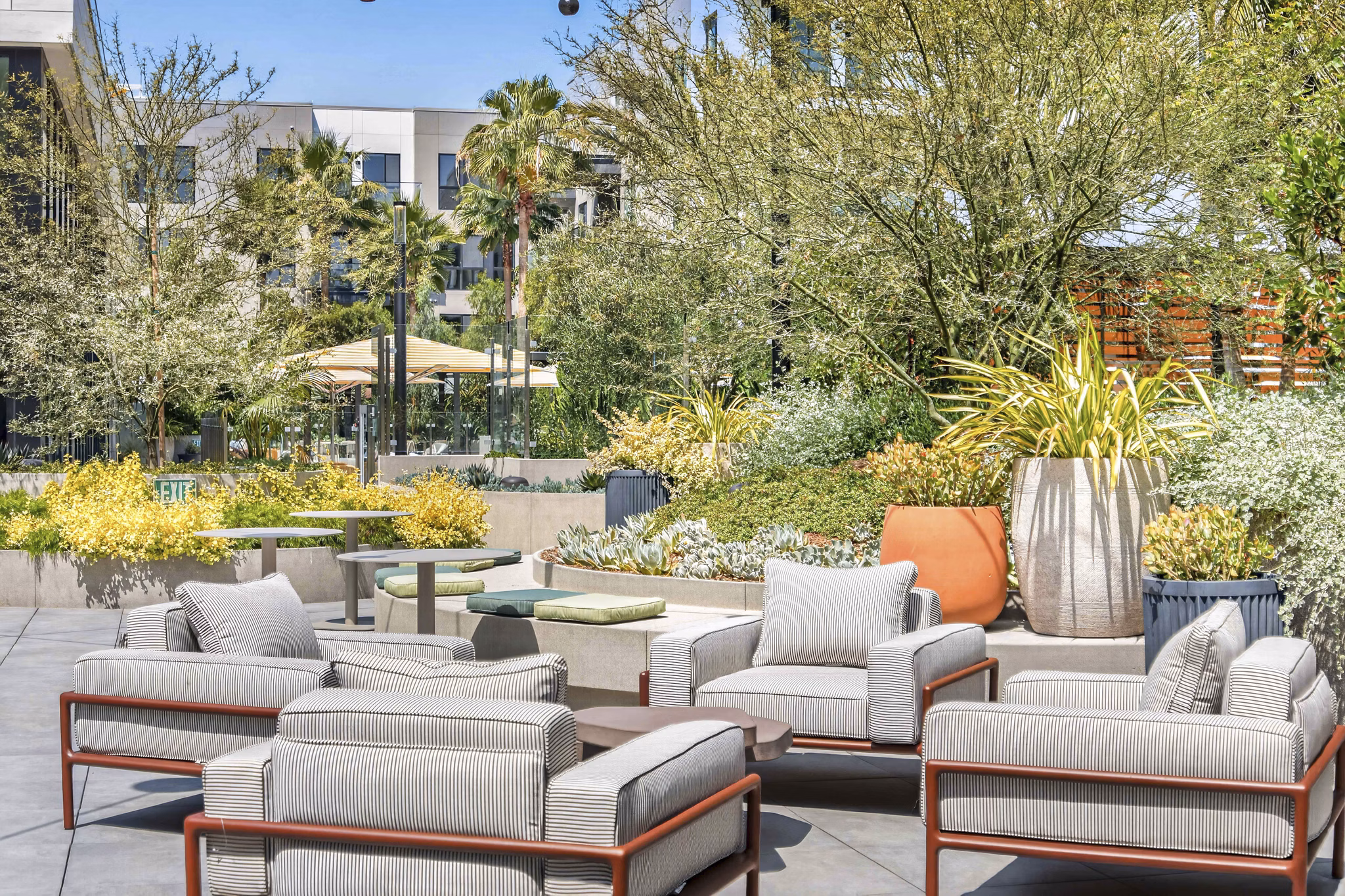 grill area at 5420 Sunset Apartments