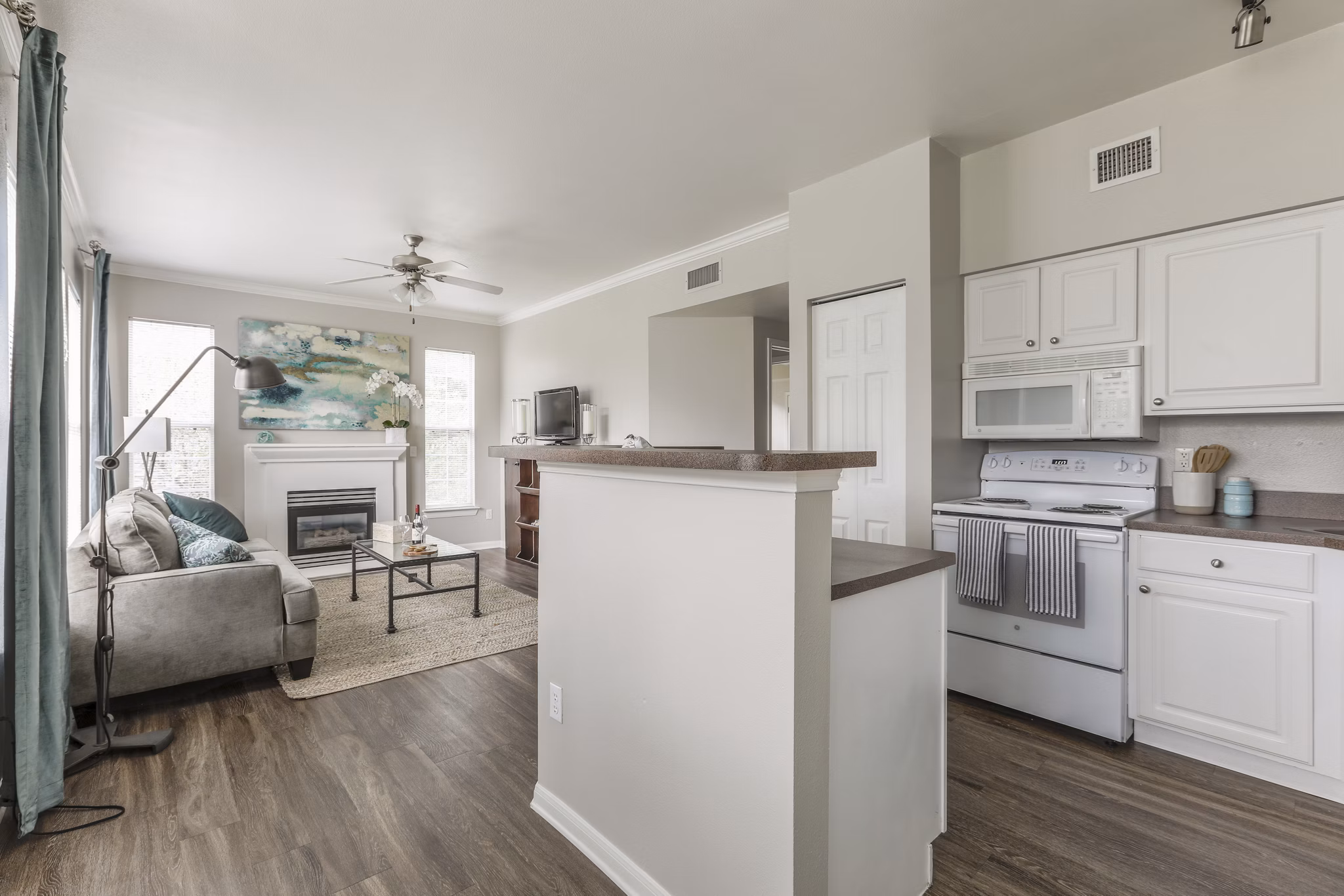 kitchen at The Retreat at Fox Hollow Apartments 