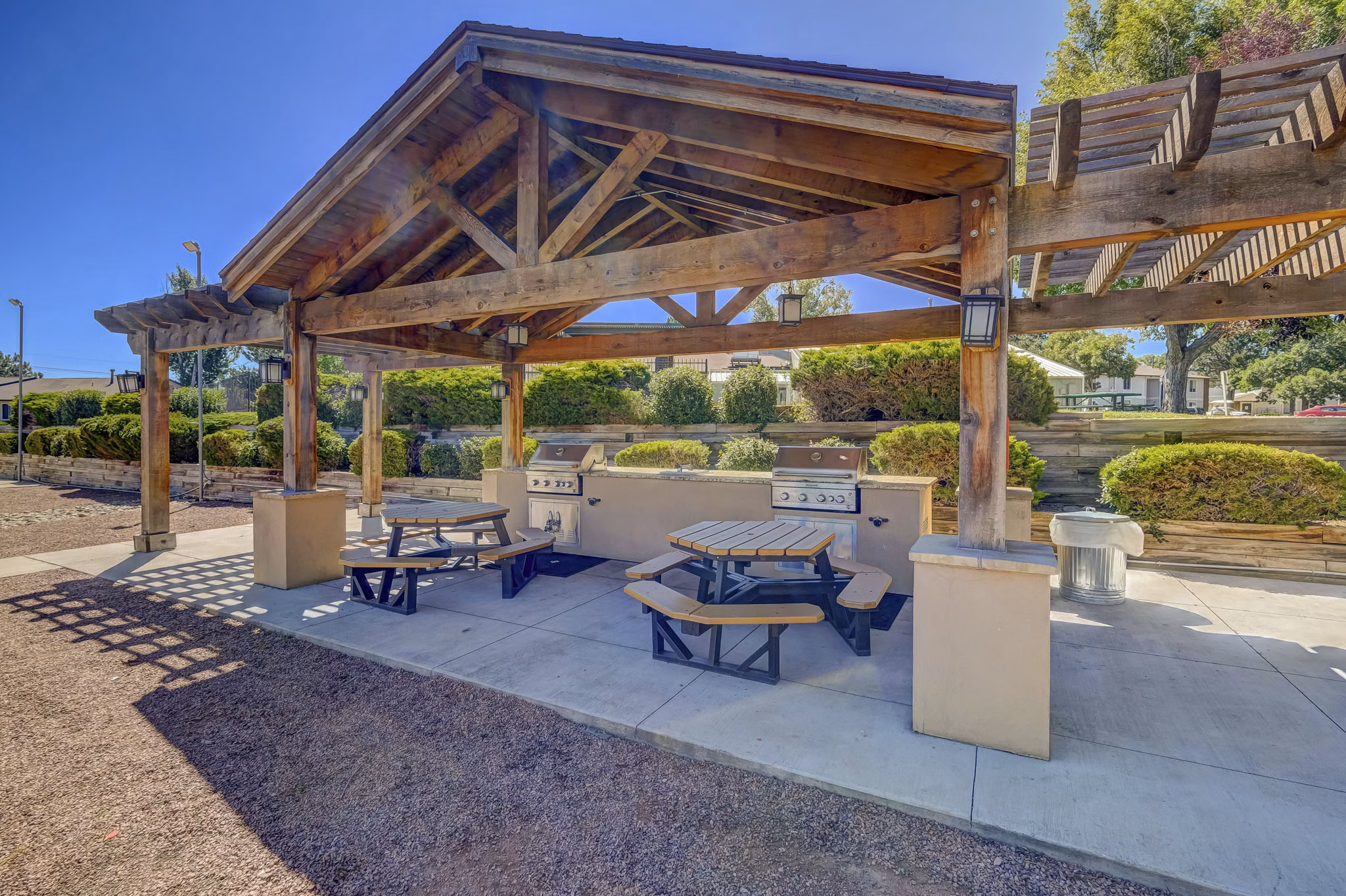 grill area at Ridgeview Place Apartments 