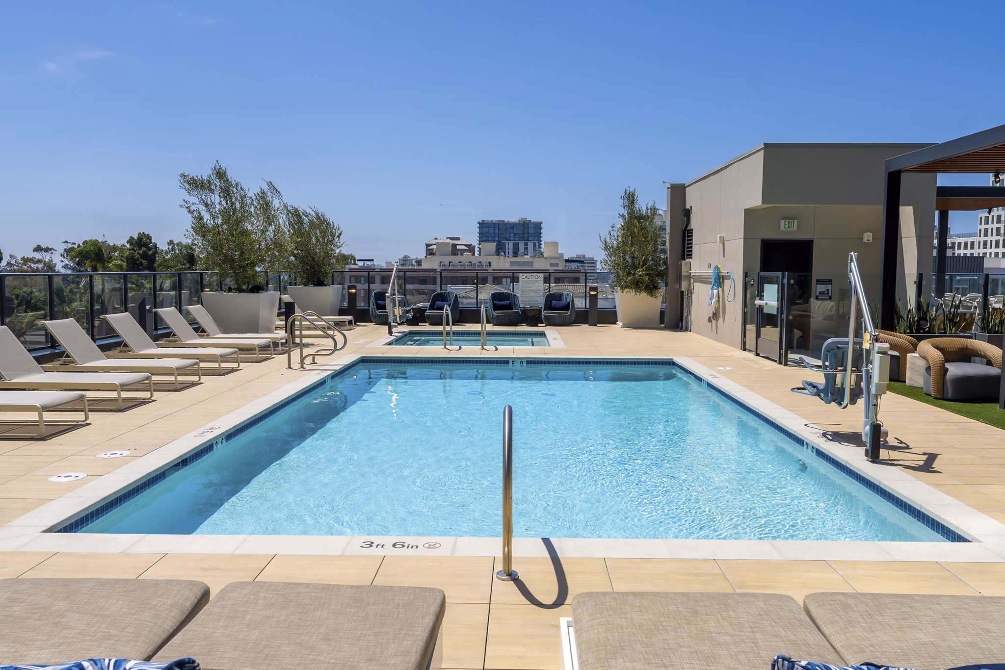 pool at Park Summit Apartments