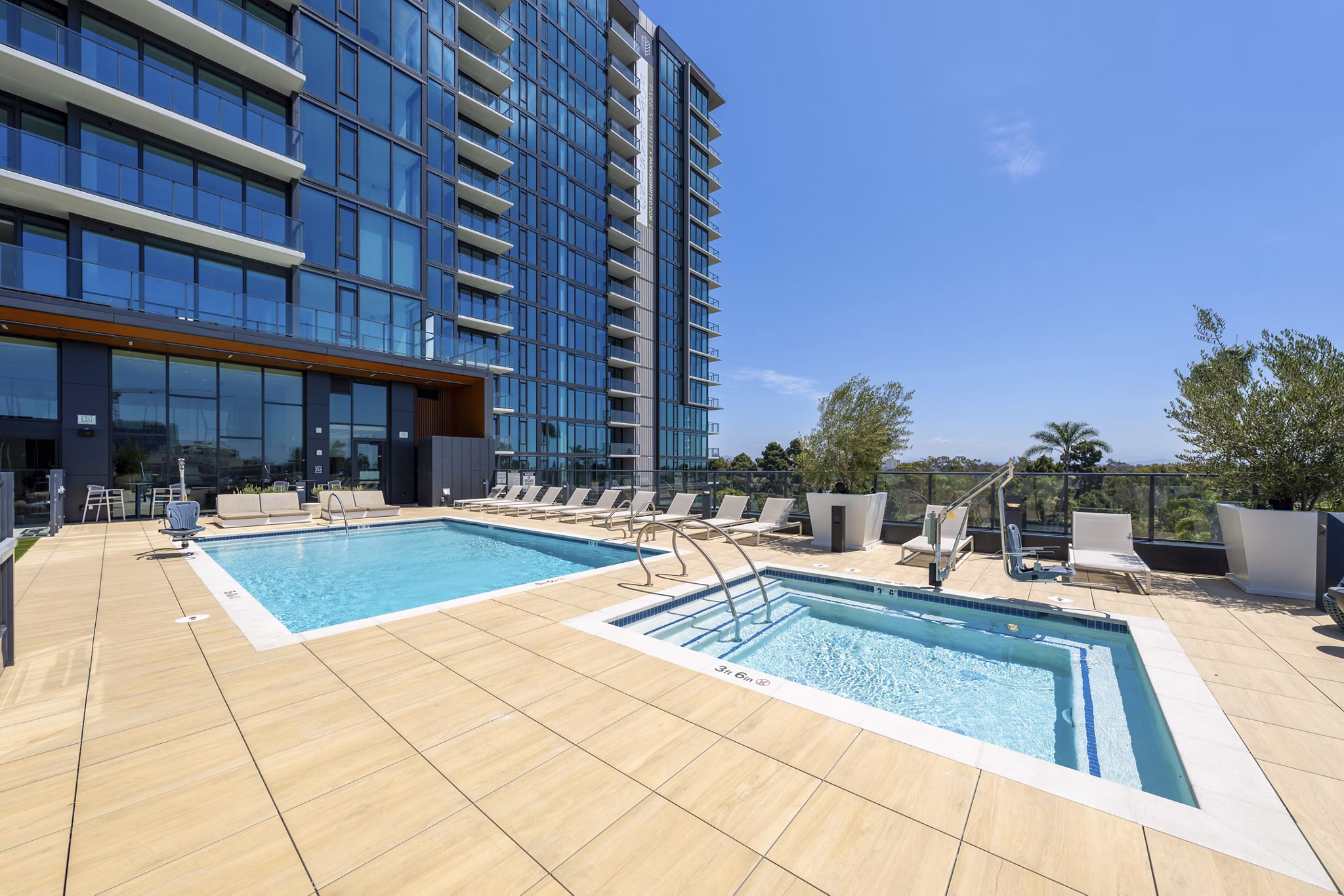pool at Park Summit Apartments