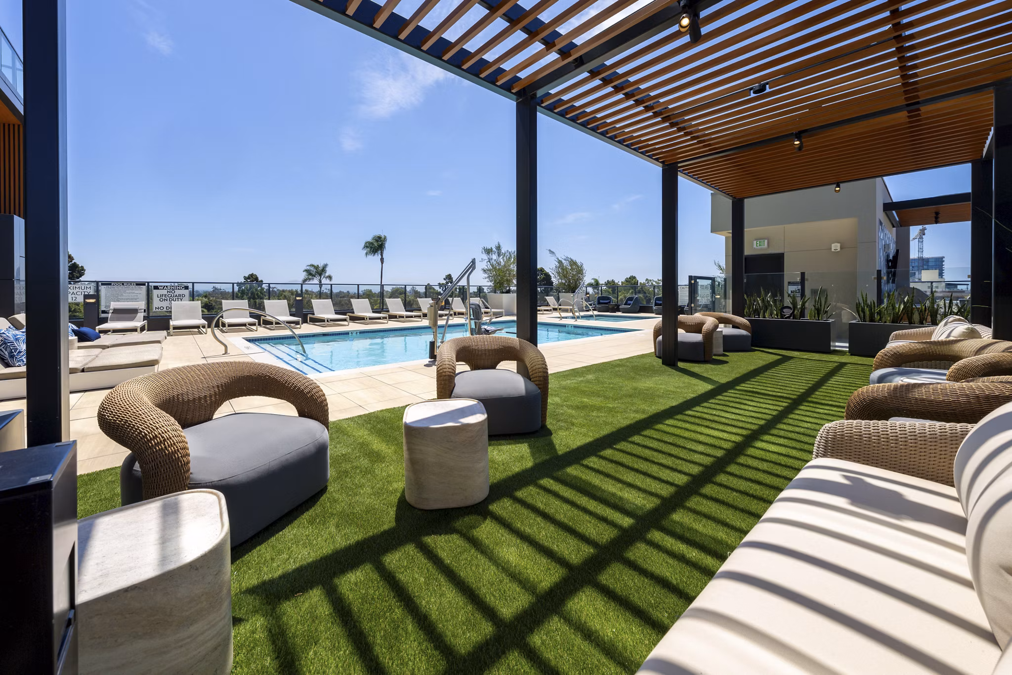 pool at Park Summit Apartments