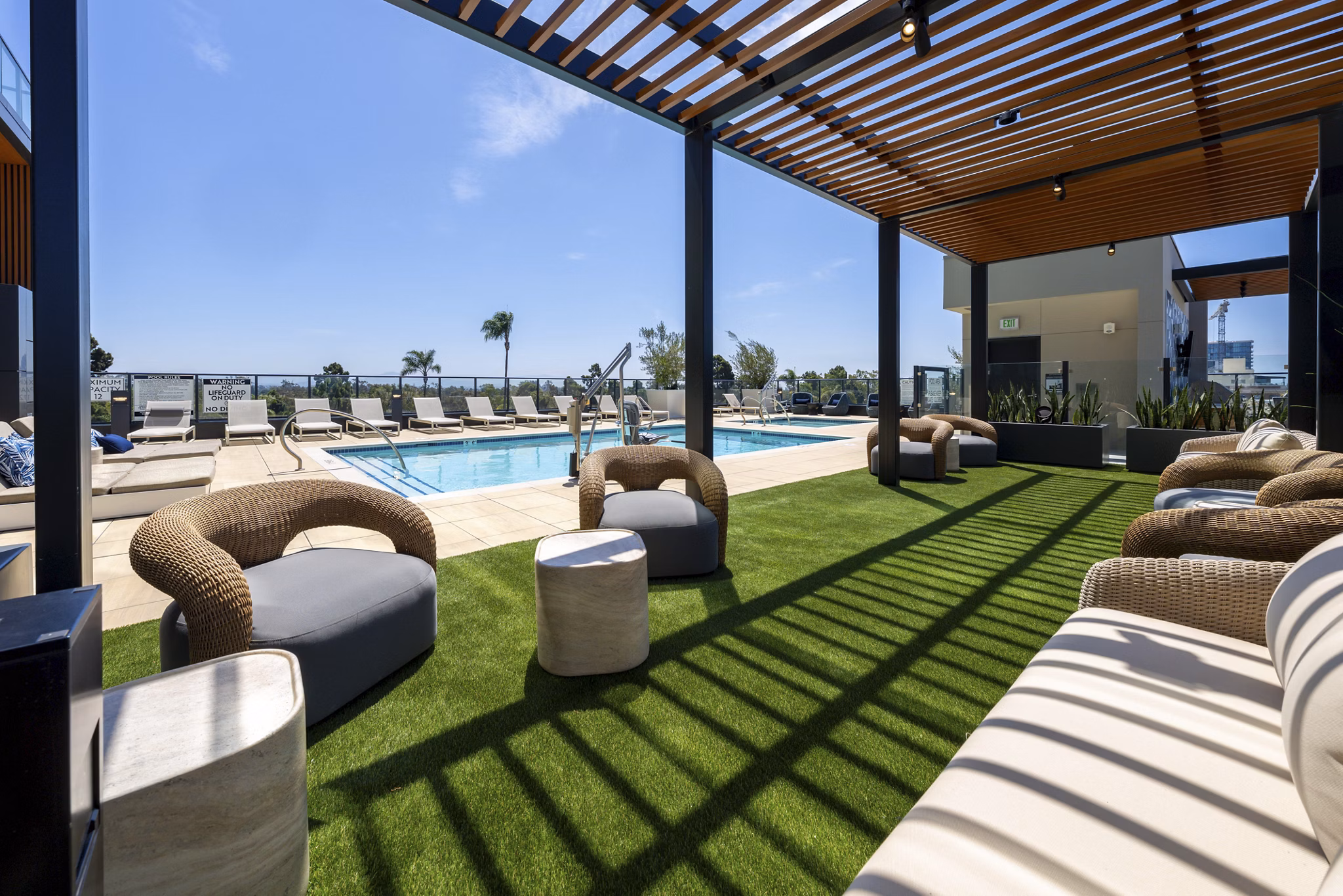 pool at Park Summit Apartments