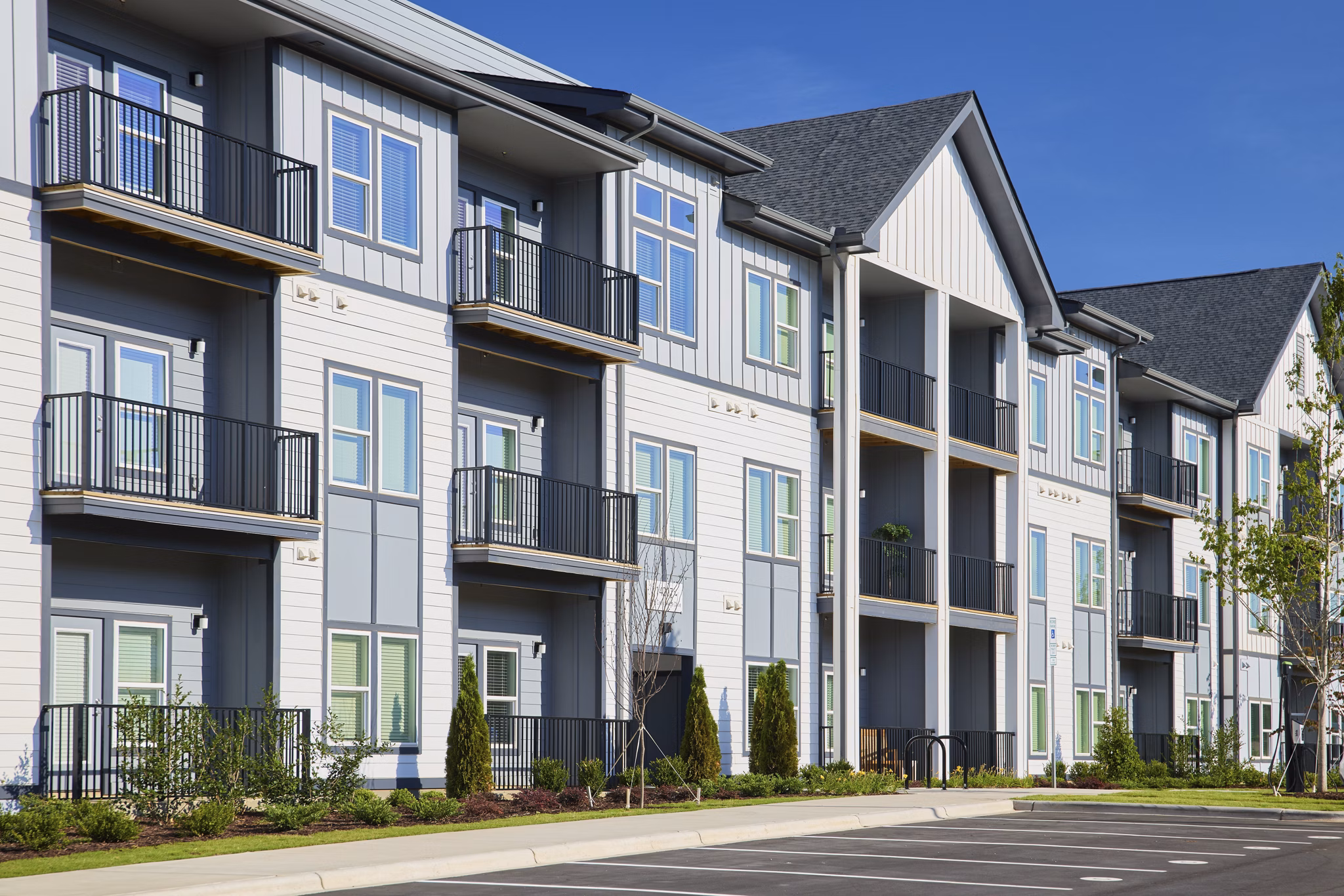 Building/Exterior at Solis North Creek Apartments