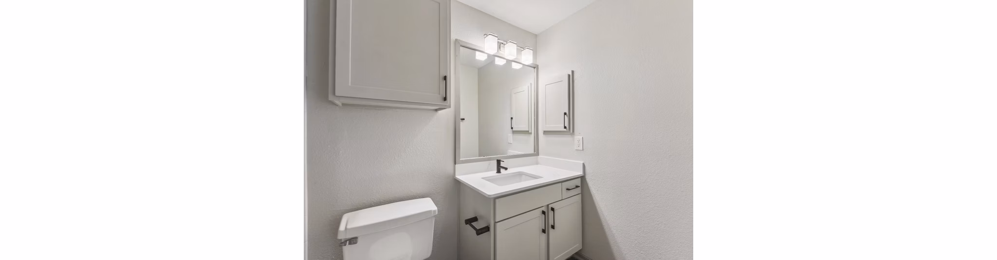 bathroom at Onyx 183 Apartments