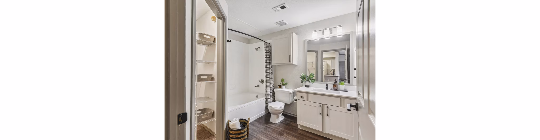 bathroom at Onyx 183 Apartments