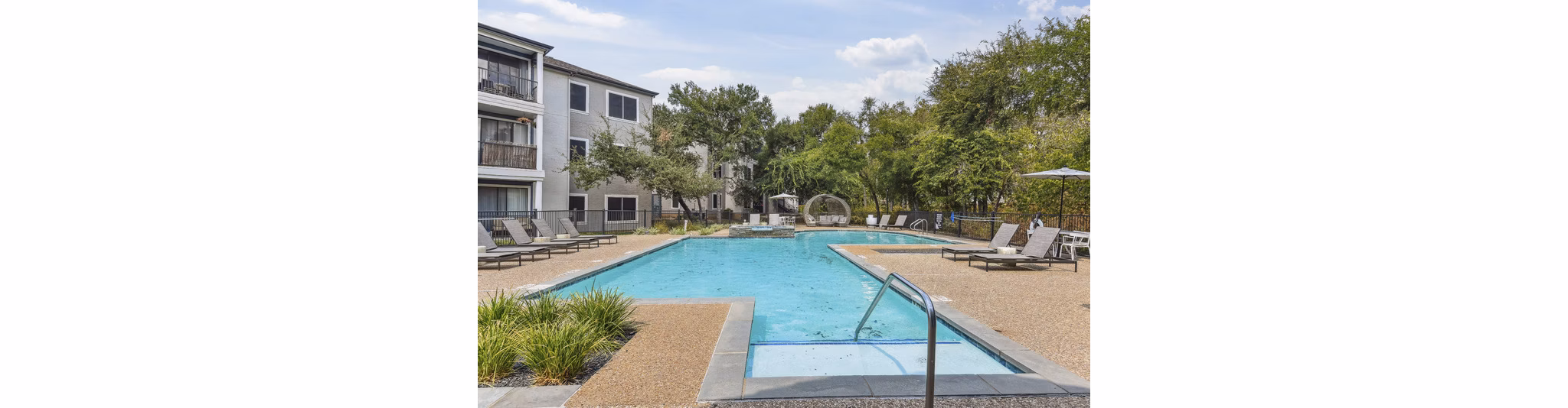 pool at Onyx 183 Apartments