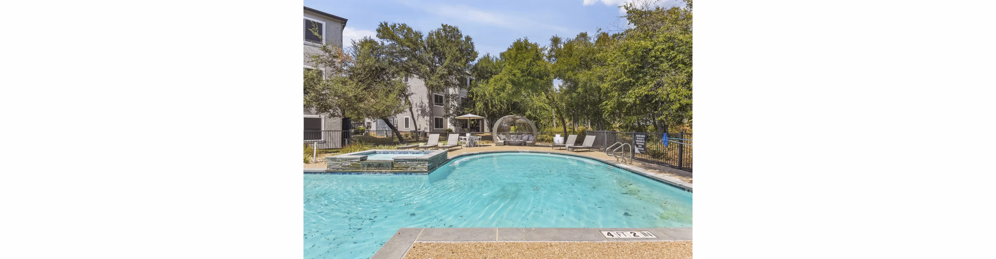pool at Onyx 183 Apartments