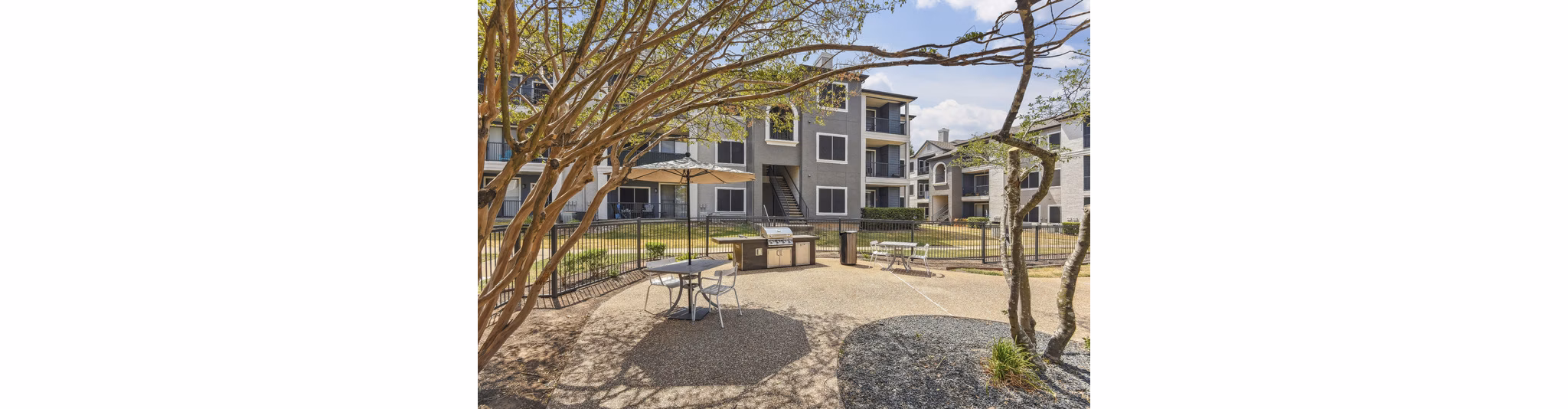 grill area at Onyx 183 Apartments