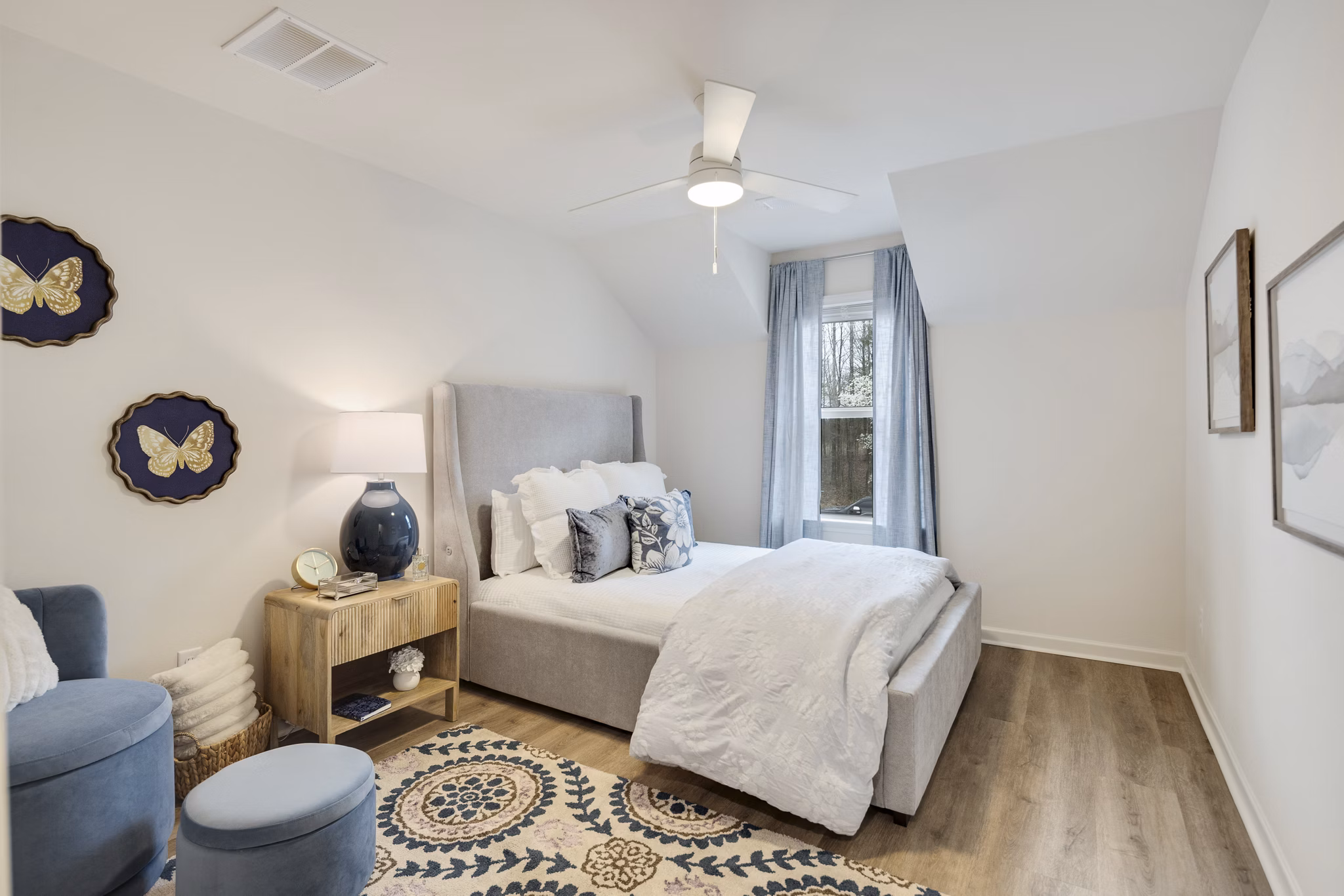 bedroom at Forest Creek Townhomes Apartments 