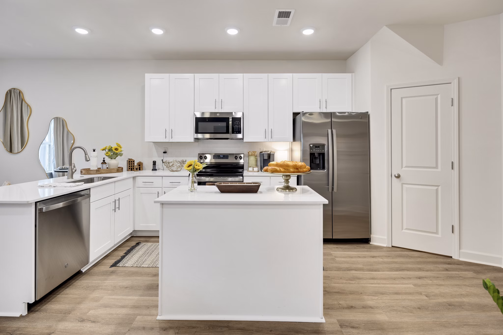 kitchen at Forest Creek Townhomes Apartments 