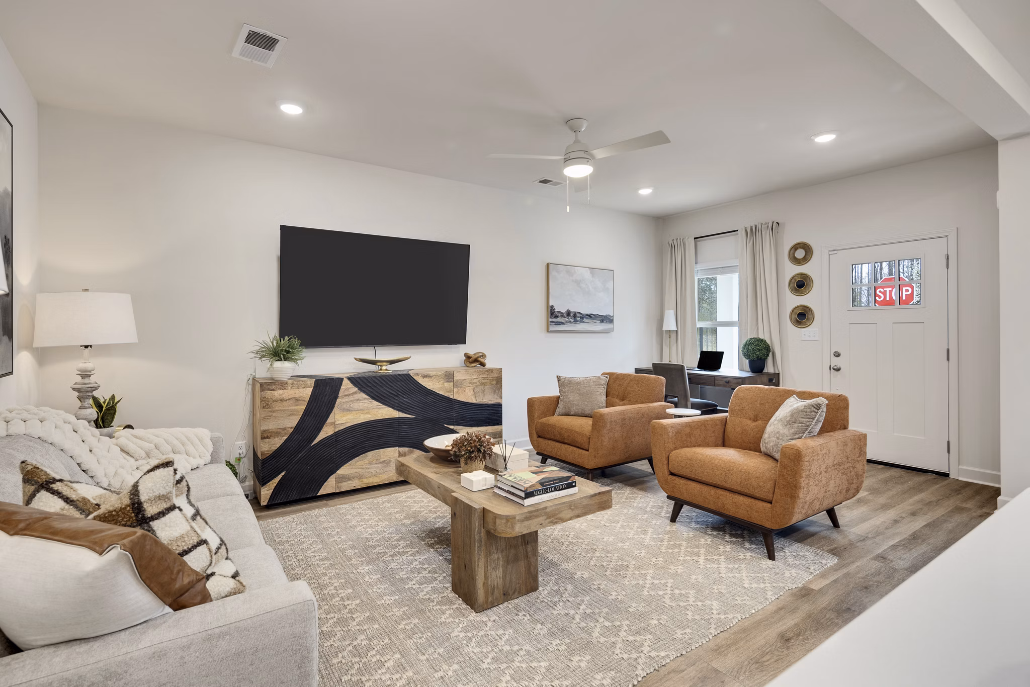 living room at Forest Creek Townhomes Apartments 