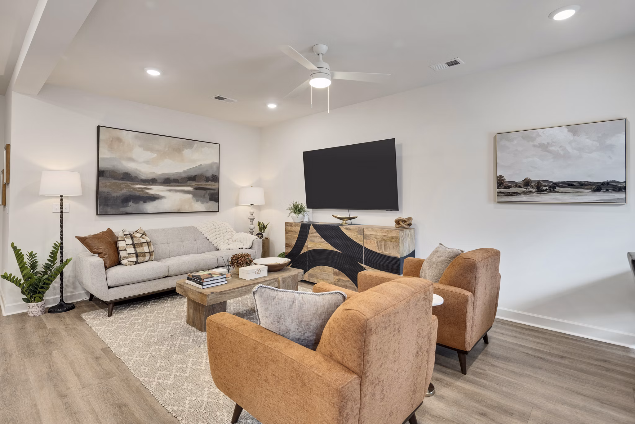 living room at Forest Creek Townhomes Apartments 