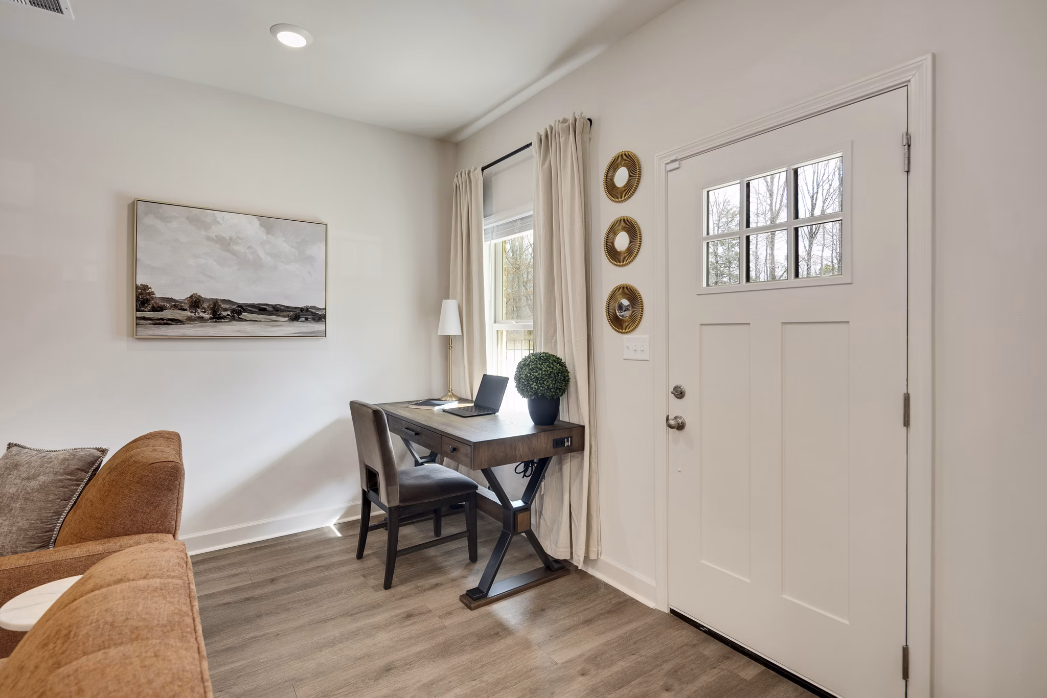 living room at Forest Creek Townhomes Apartments 