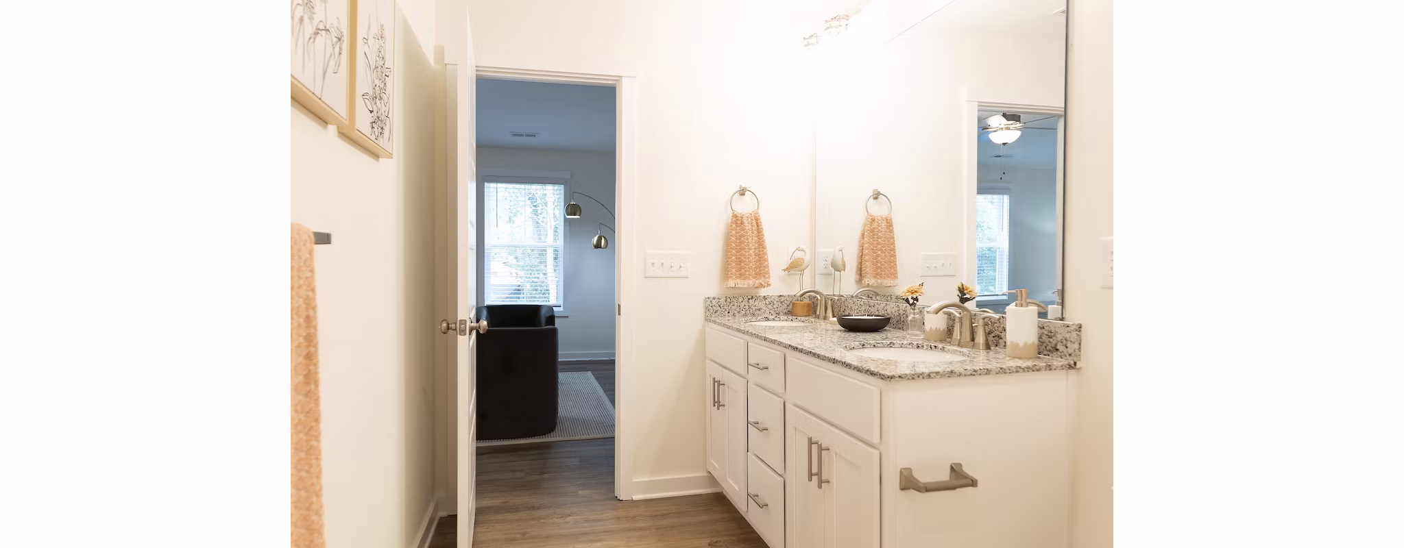 bathroom at Beckington Apartments