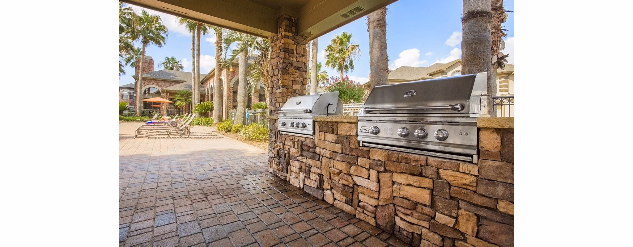 grill area at Elle At The Medical Center Apartments