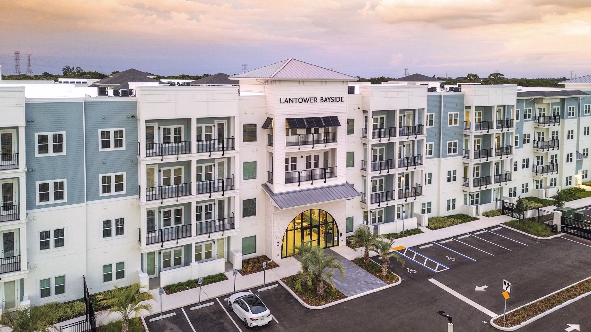 Building/Exterior at Lantower Bayside Apartments