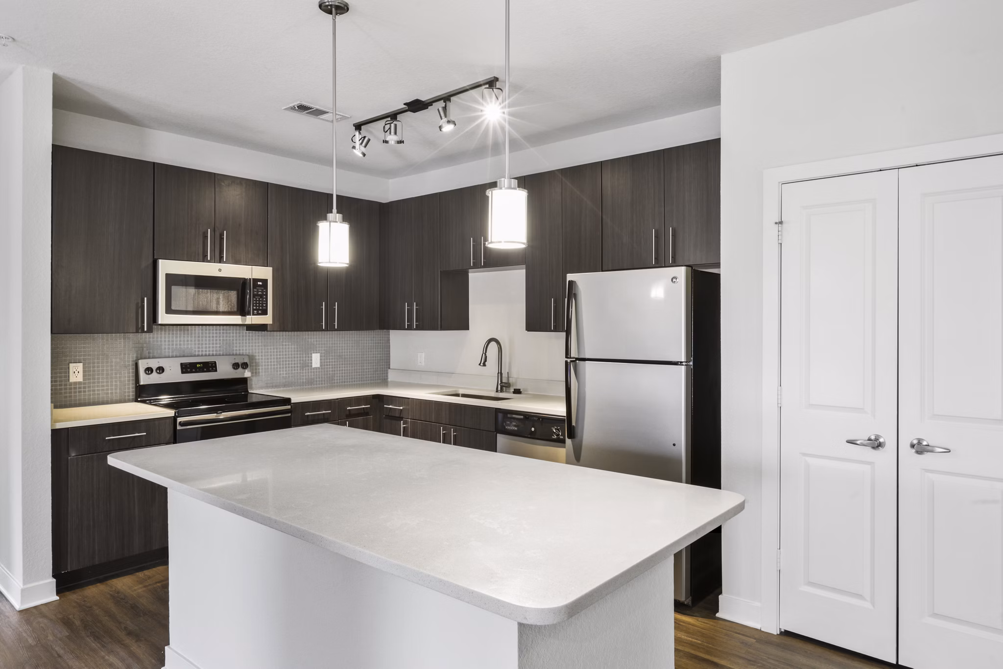 kitchen at Lantower Brandon Crossroads Apartments