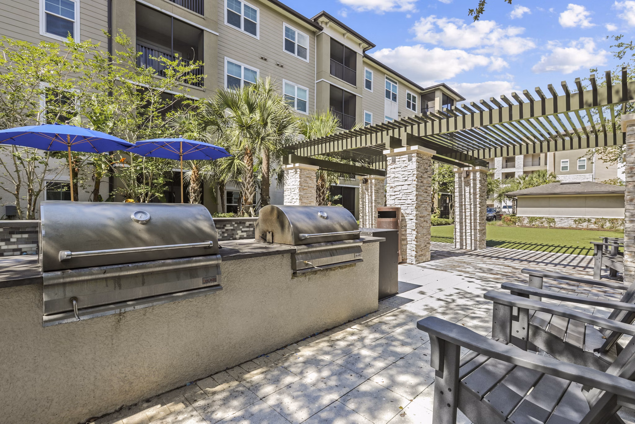 grill area at Lantower Brandon Crossroads Apartments