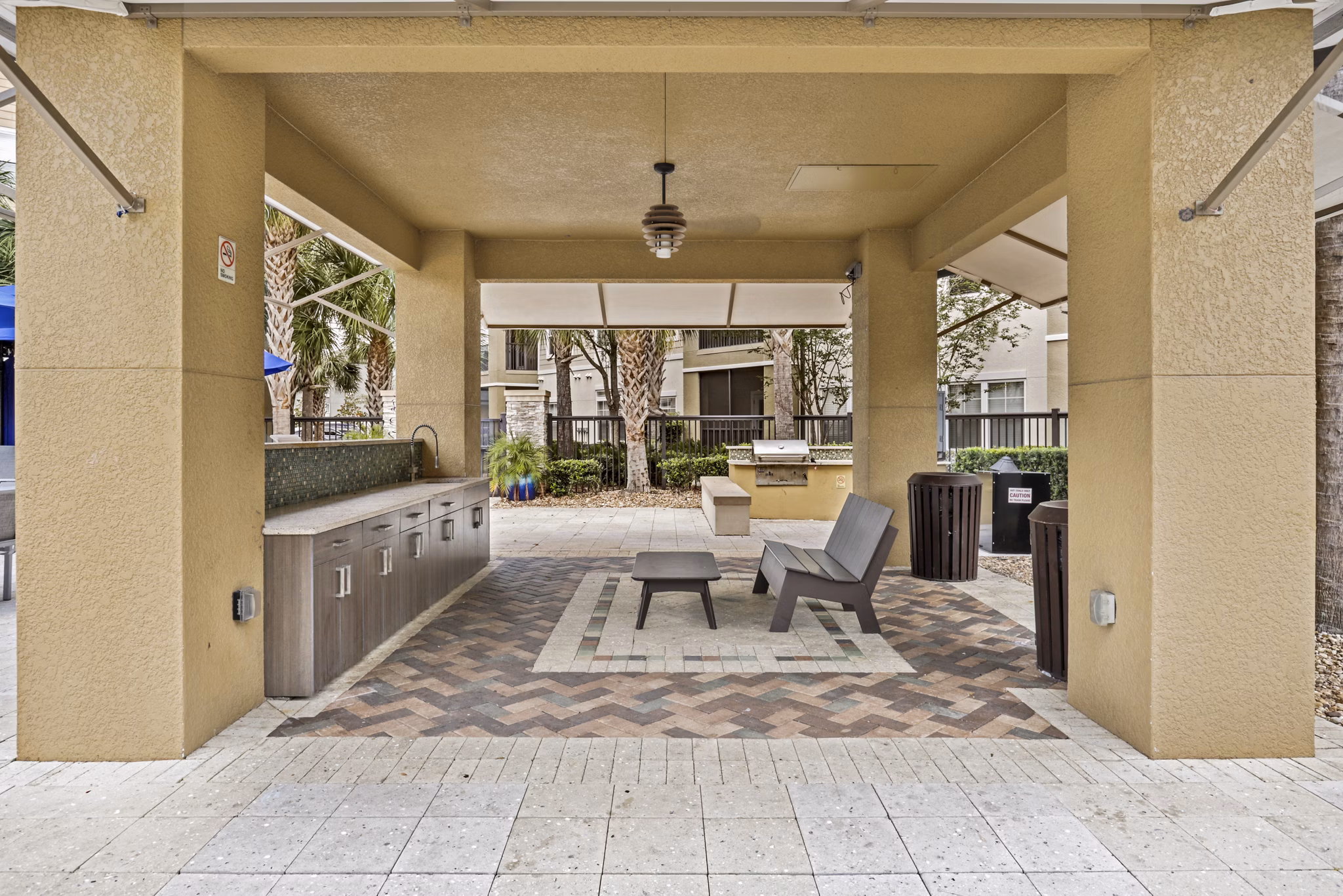 courtyard at Lantower Brandon Crossroads Apartments