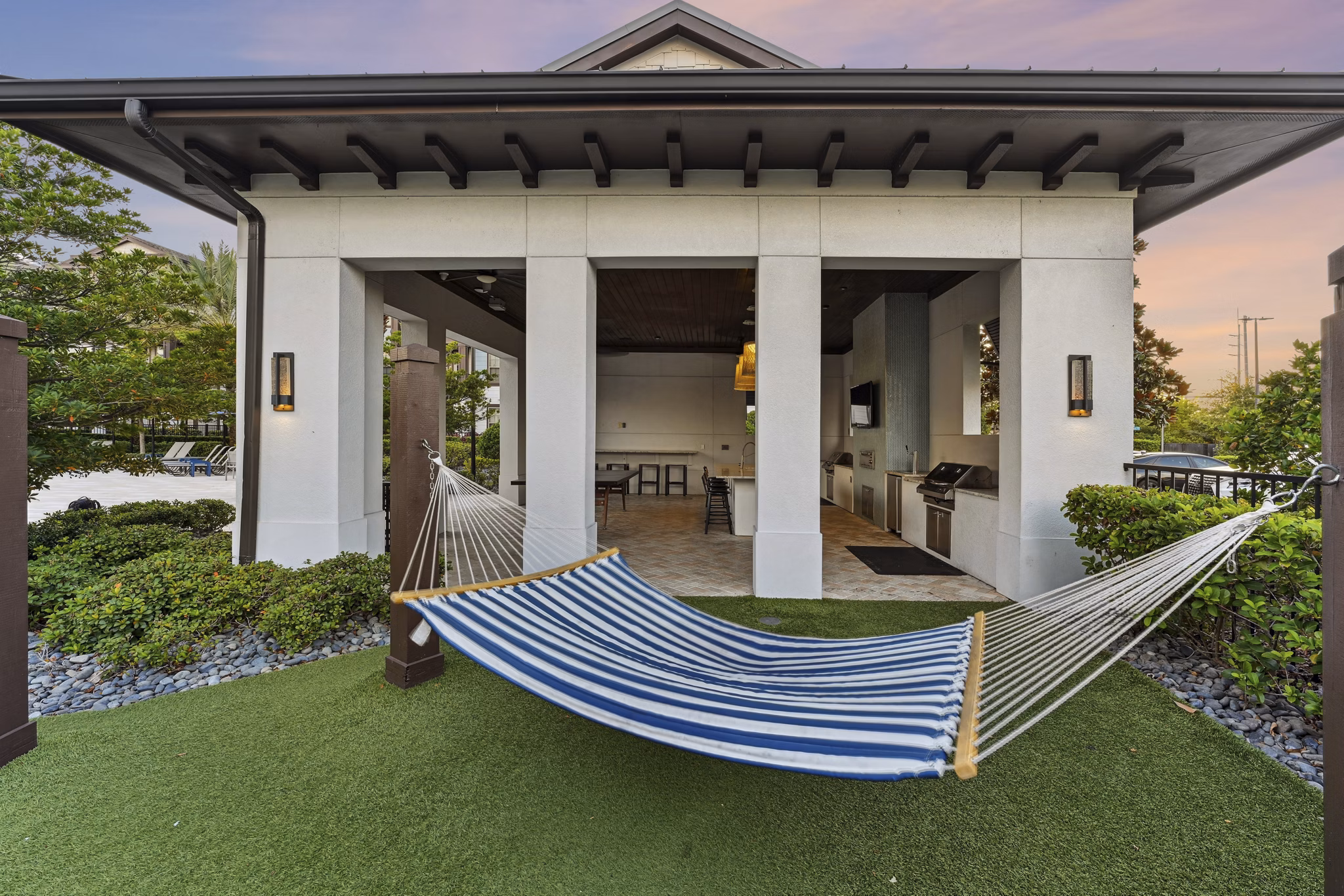 courtyard at Lantower Grande Flats Apartments