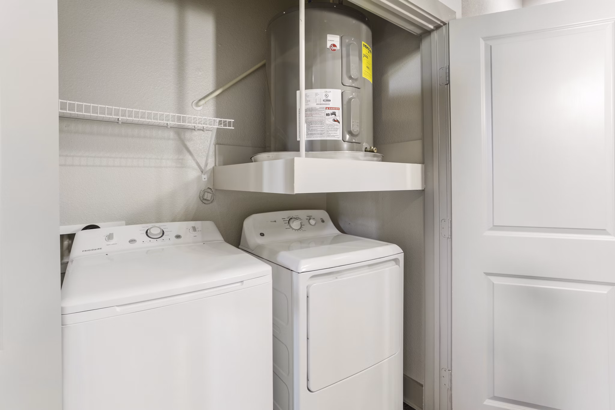 laundry room at Lantower Legacy Lakes Apartments
