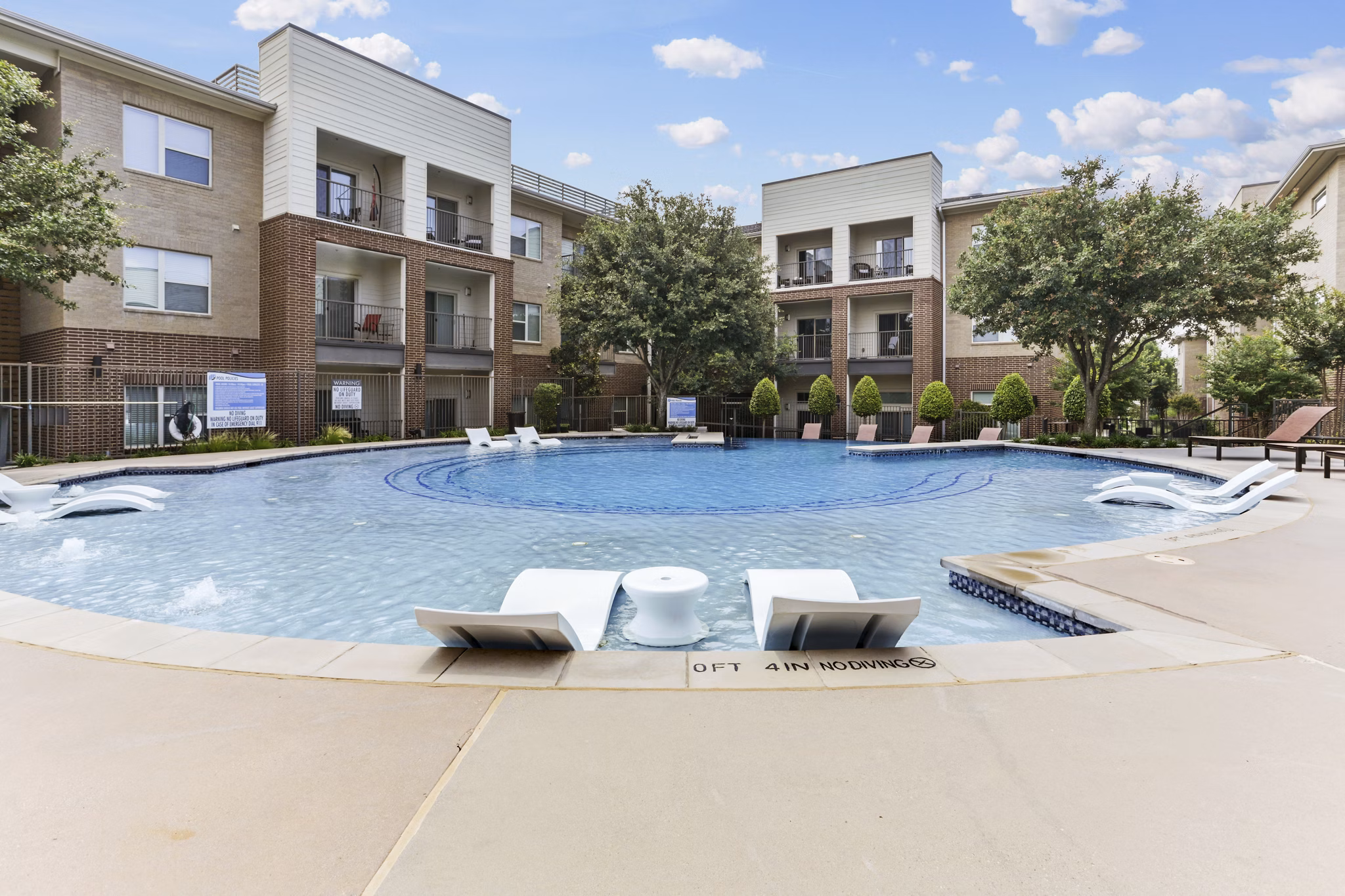 pool at Lantower Legacy Lakes Apartments