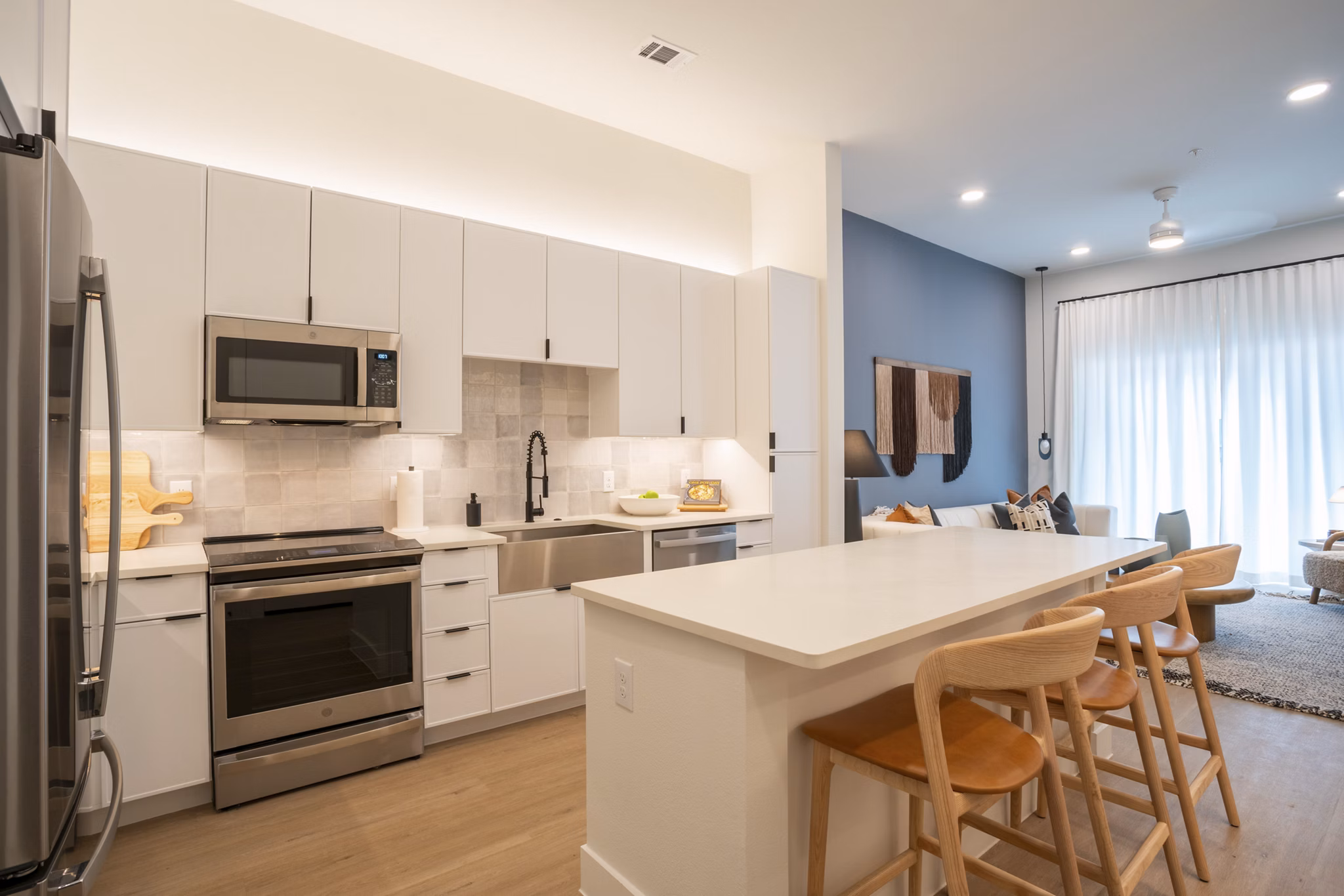 kitchen at Lantower Midtown Apartments