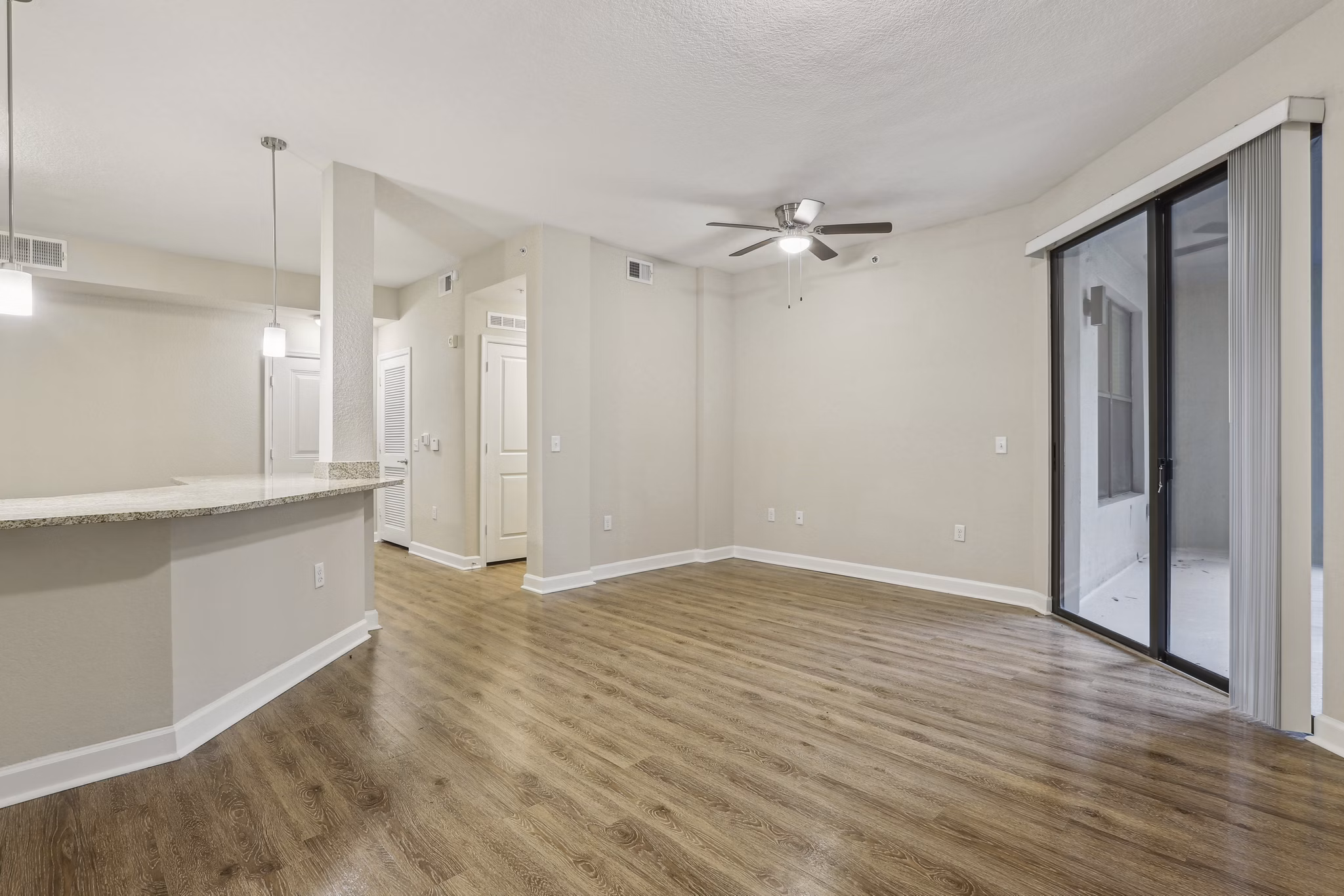 dining area at Lantower Westshore Apartments