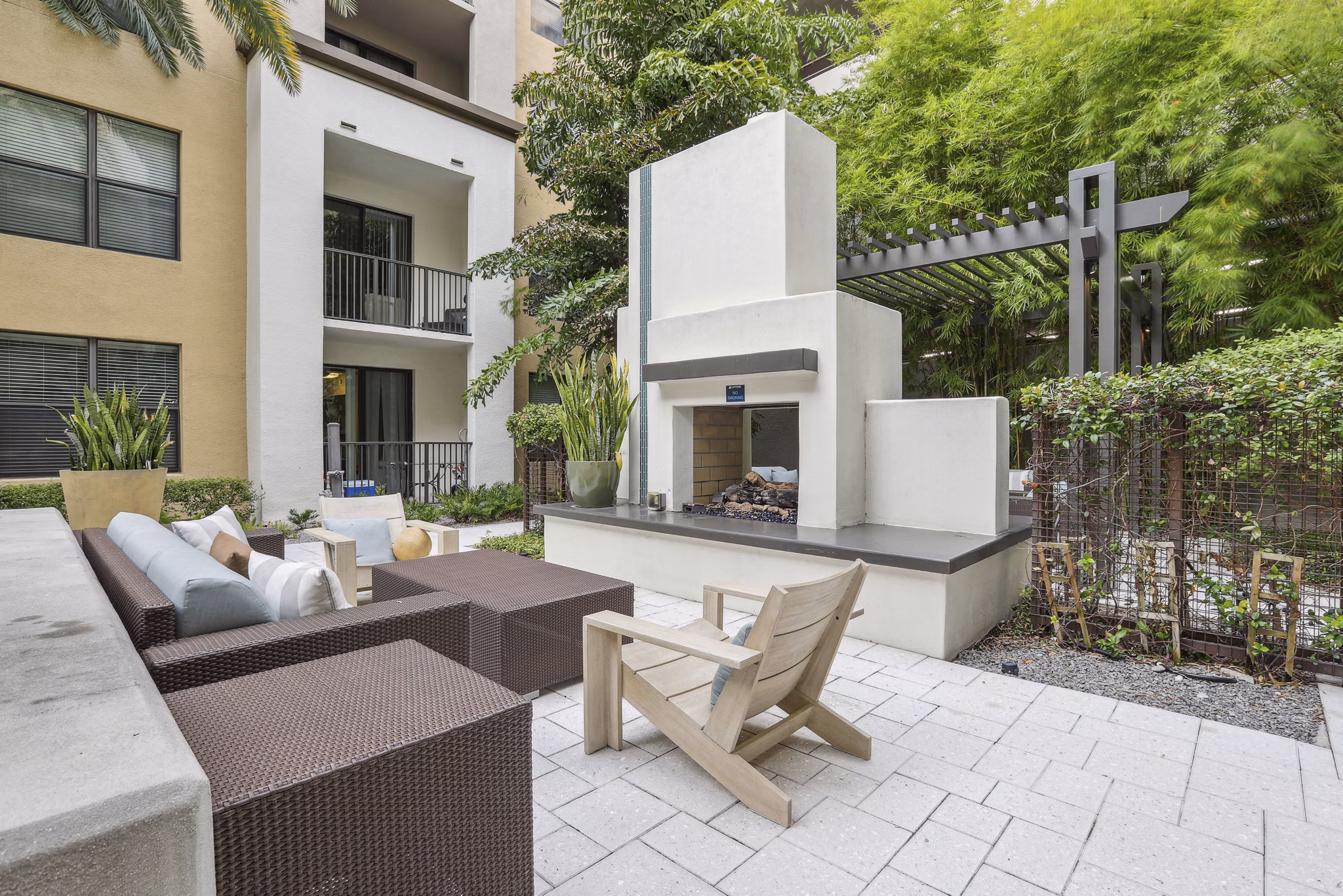 courtyard at Lantower Westshore Apartments