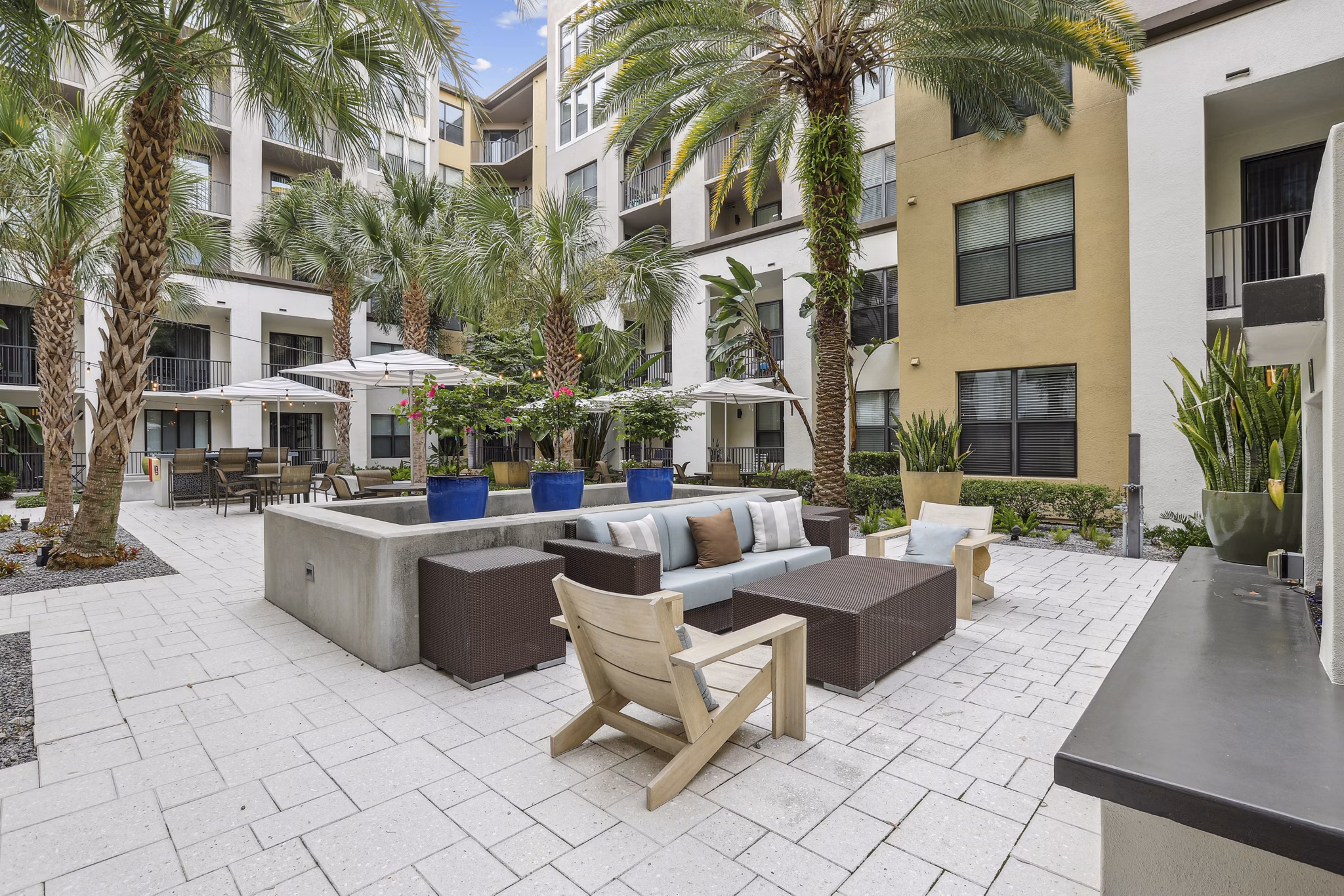 courtyard at Lantower Westshore Apartments